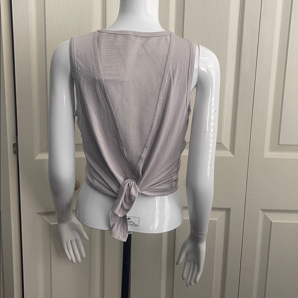 Mippo Workout Tops for Women Yoga Tank Tops Muscle Tank Athletic.  CONT E
